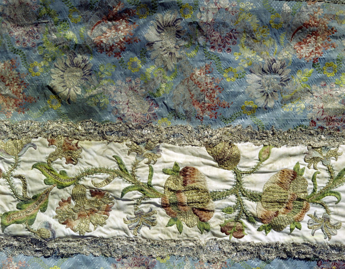 klasztor Benedyktynek - zbiory - materiał z haftem - fragment, skan 1