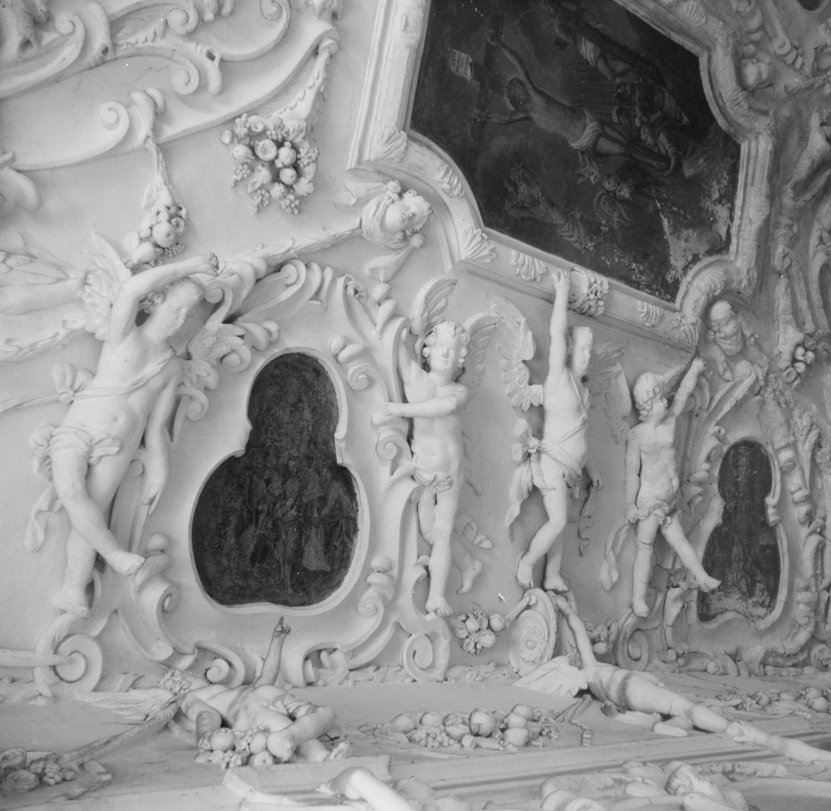 zamek Herbersteinów - kaplica zamkowa, fragment sklepienia, skan 1