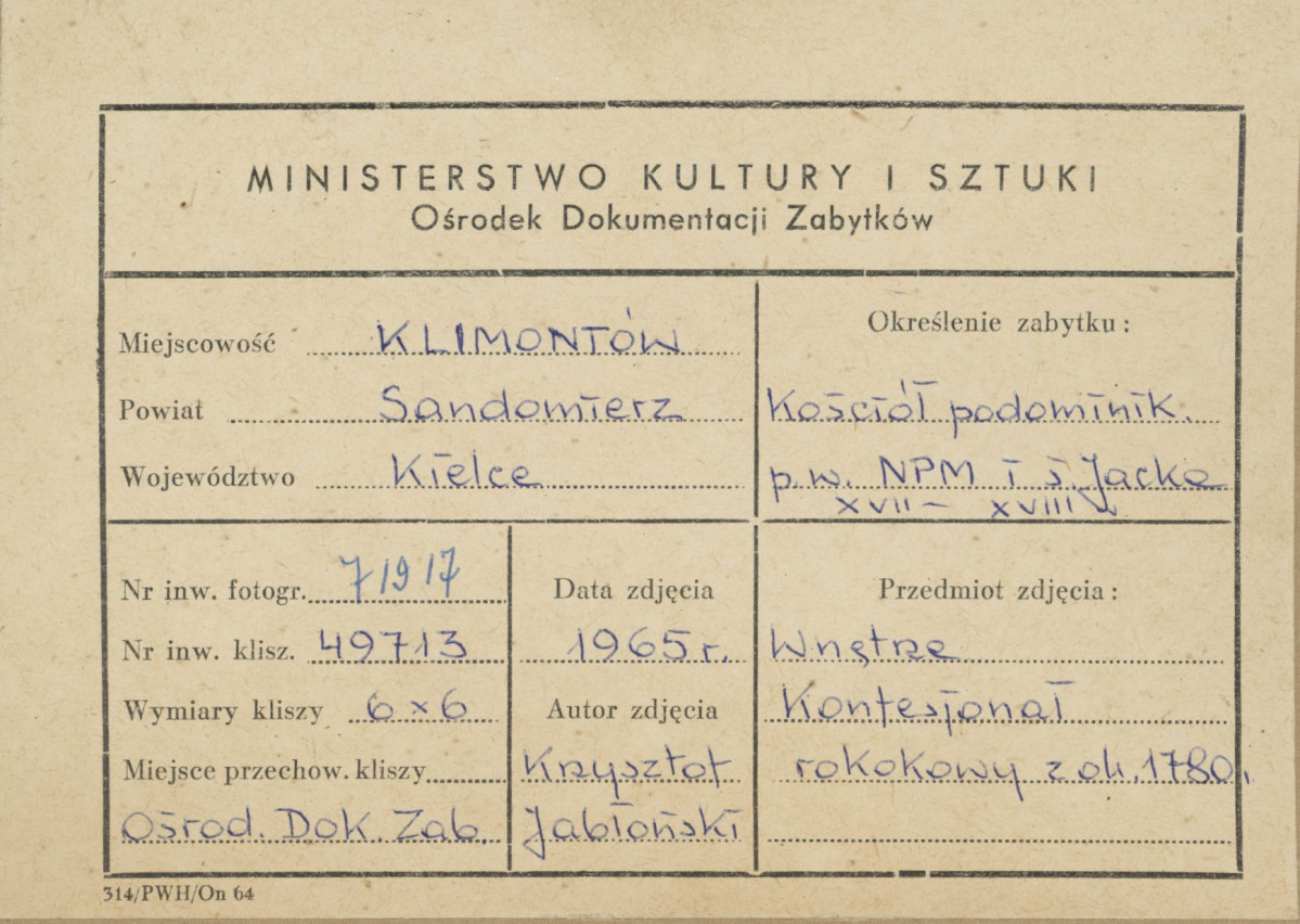 Zespół klasztorny - kościół, wnętrze, widok na konfesjonał - metryczka, skan 1