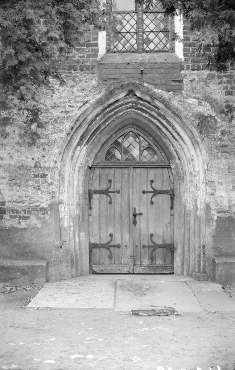 Kościół św. Michała Archanioła - portal z tympanonem, skan 1