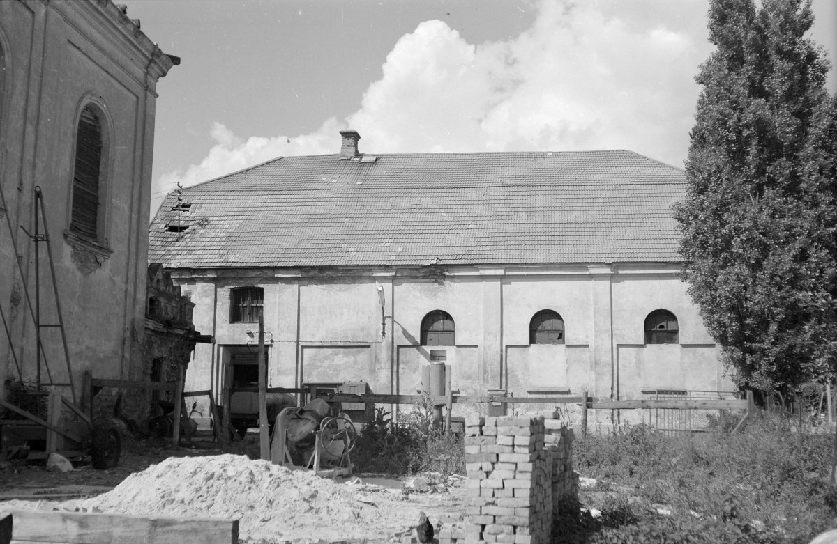 dawny dom gminy żydowskiej, mała synagoga, ob. muzeum - widok ogólny, skan 1