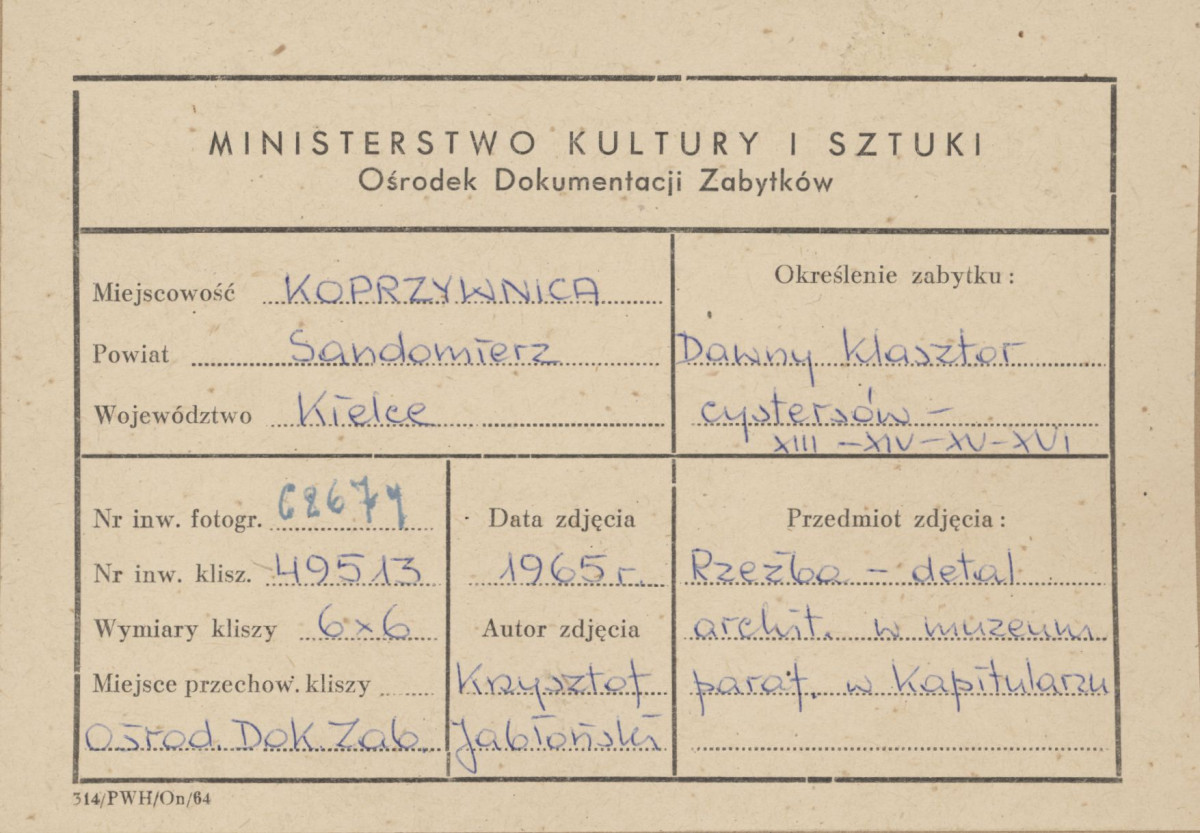 Zespół klasztorny - detal architektoniczny - płaskorzeźba - metryczka, skan 1