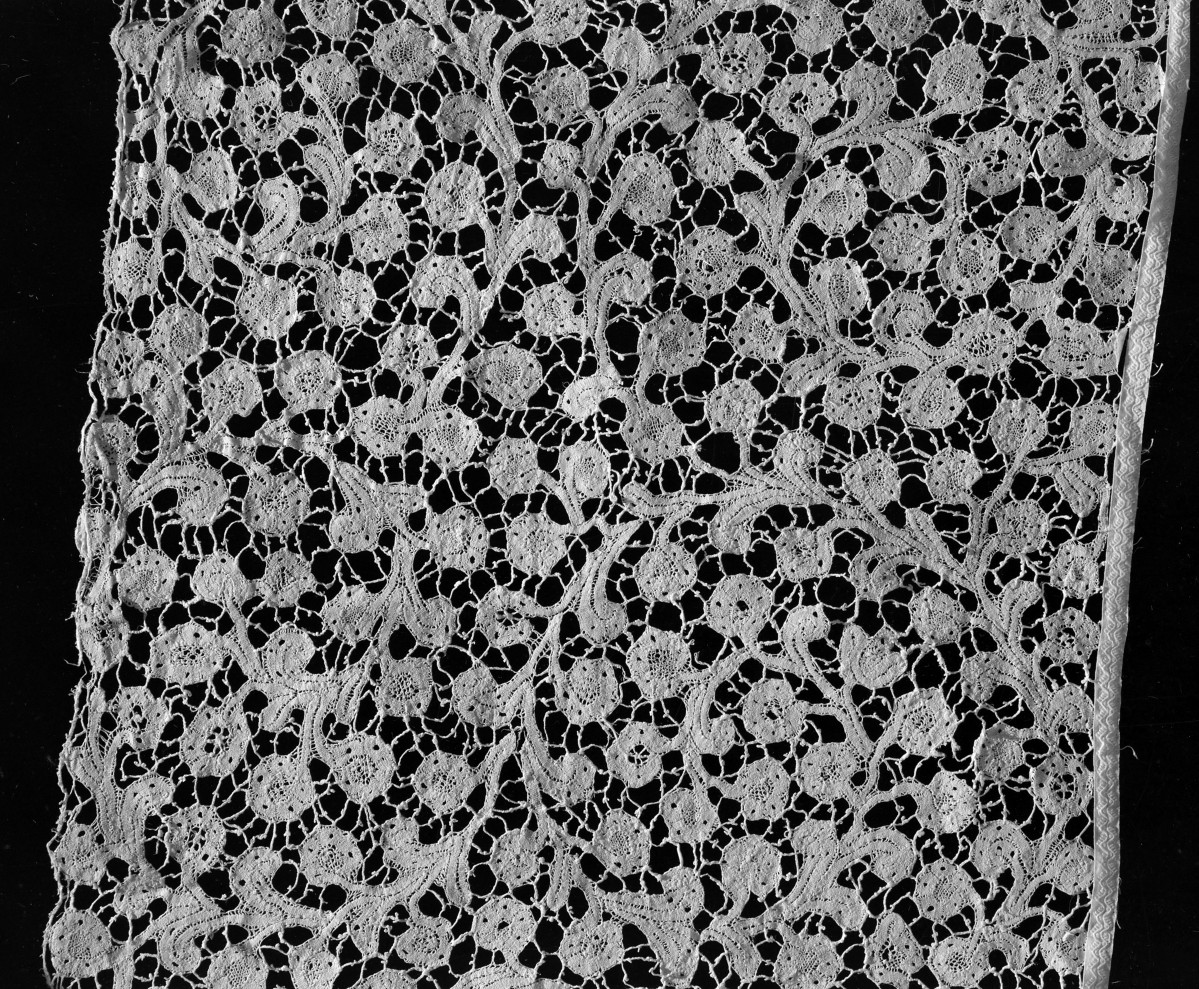 Kościół Sióstr Wizytek - koronka z komży, XVII wiek, Flandria, skan 1