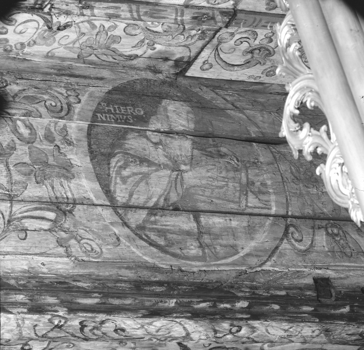 kościół pw. św. Michała Archanioła - nawa główna - zaskrzynienie południowe - fragment polichromii z św. Hieronimem, skan 1