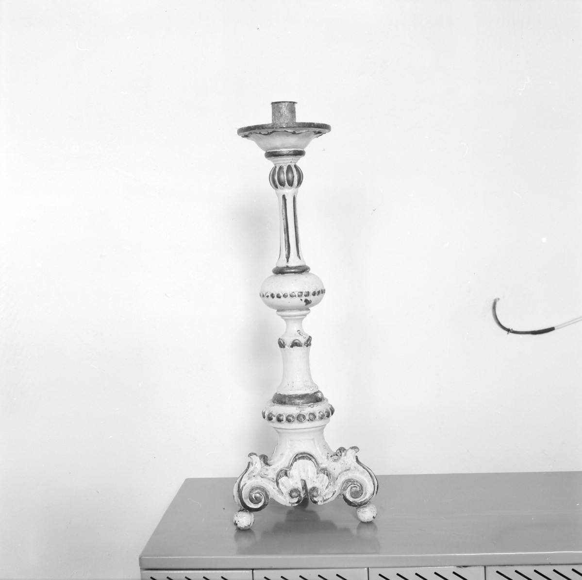 kościół filialny pw. św. Andrzeja - lichtarz XVIII w., skan 1