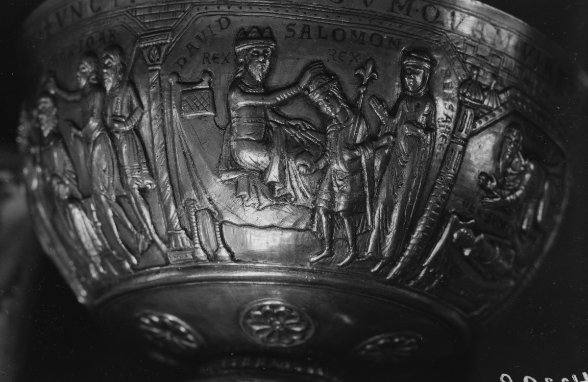 Katedra pw. Wniebowzięcia Najświętszej Marii Panny i św. Wojciecha - wnętrze: kielich z Trzemeszna, romański - czasza, skan 1