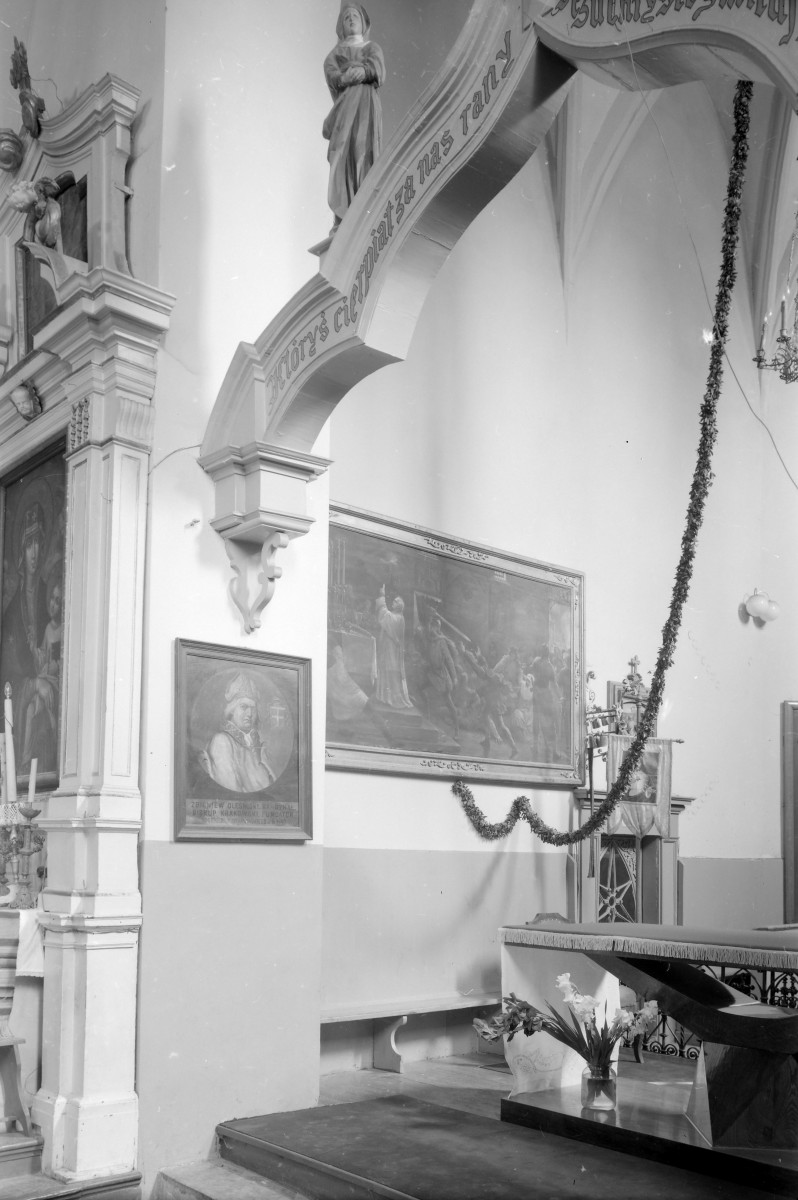 Kościół św. Stanisława Biskupa i św. Tomasza Apostoła - wnętrze:tęcza w prezbiterium, skan 1