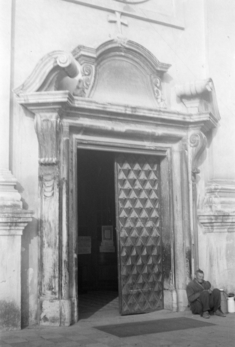 kościół pw. św. Franciszka Ksawerego - portal główny, skan 1