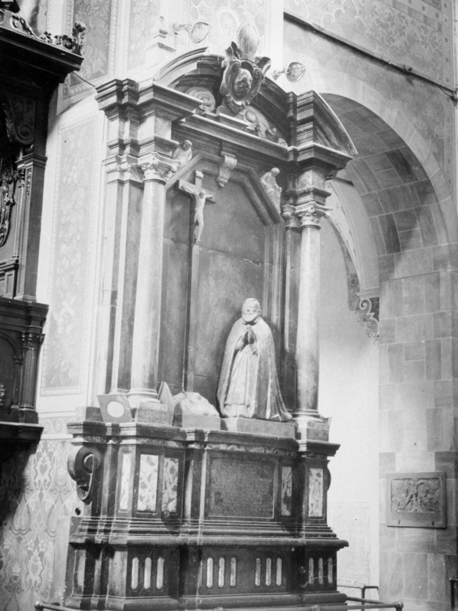 bazylika katedralna - nagrobek biskupa Hieronima Cieleckiego, skan 1