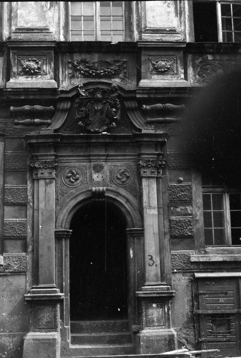 kamienica - portal, skan 1