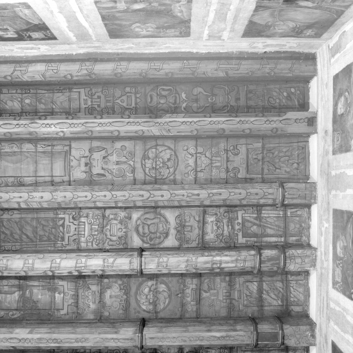 pałac Biskupów Krakowskich - Izba Stołowa Górna /sala portretowa/ /I p./ - fragment stropu, skan 1