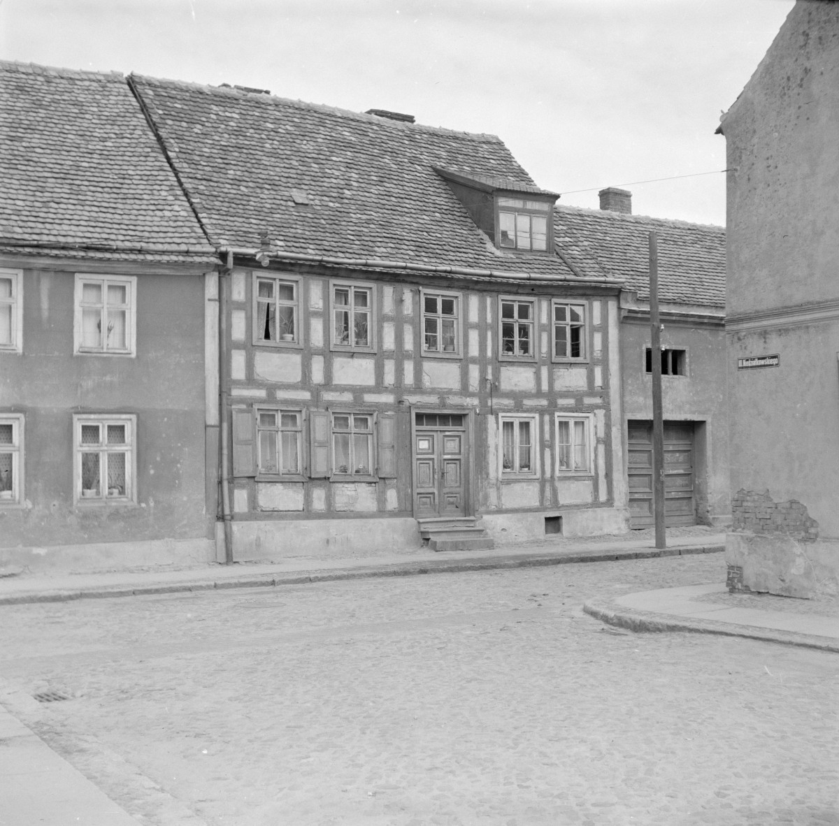 dom ul. Warszawska 7 - elewacja frontowa, skan 1
