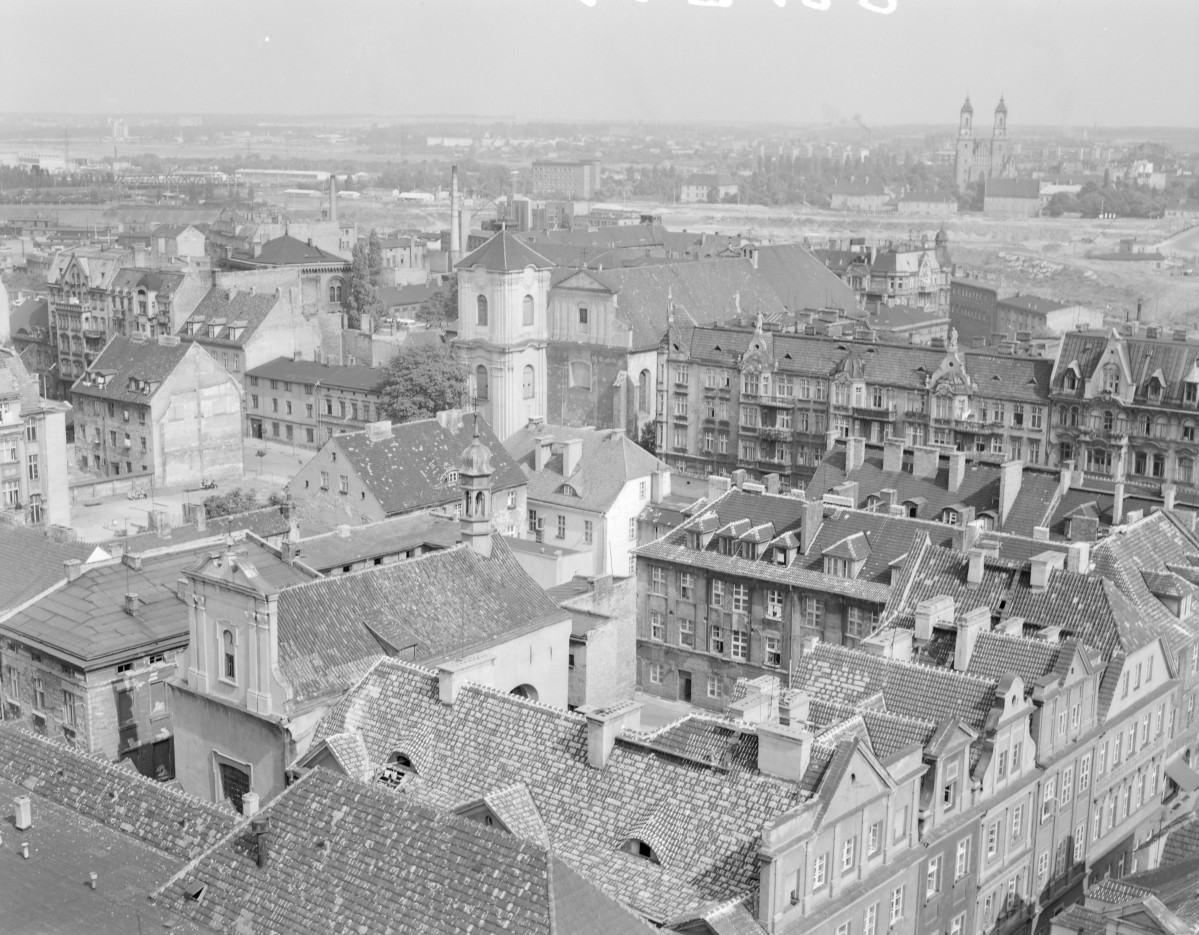 Panorama miasta - zabudowa miejska. Widoczny gmach kościoła Najświętszego Serca Jezusowego i Matki Boskiej Pocieszenia., skan 1