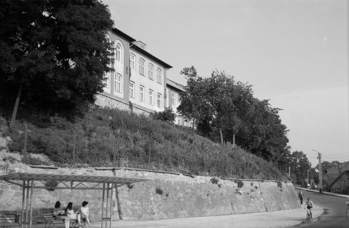 Dawne kolegium Jezuickie - widoczna skarpa, skan 1