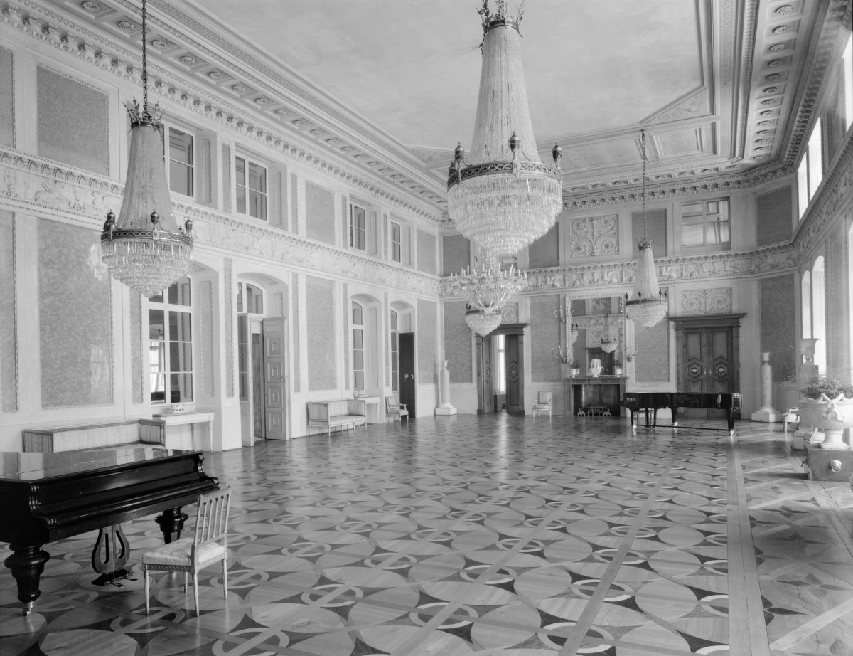 zamek magnacki Lubomirskich i Potockich - wnętrze - piętro I - Sala Balowa, skan 1