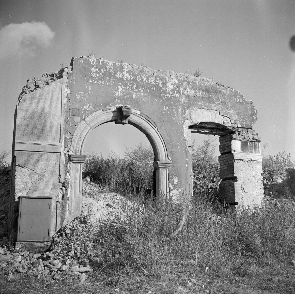 zniszczona kamienica, skan 1