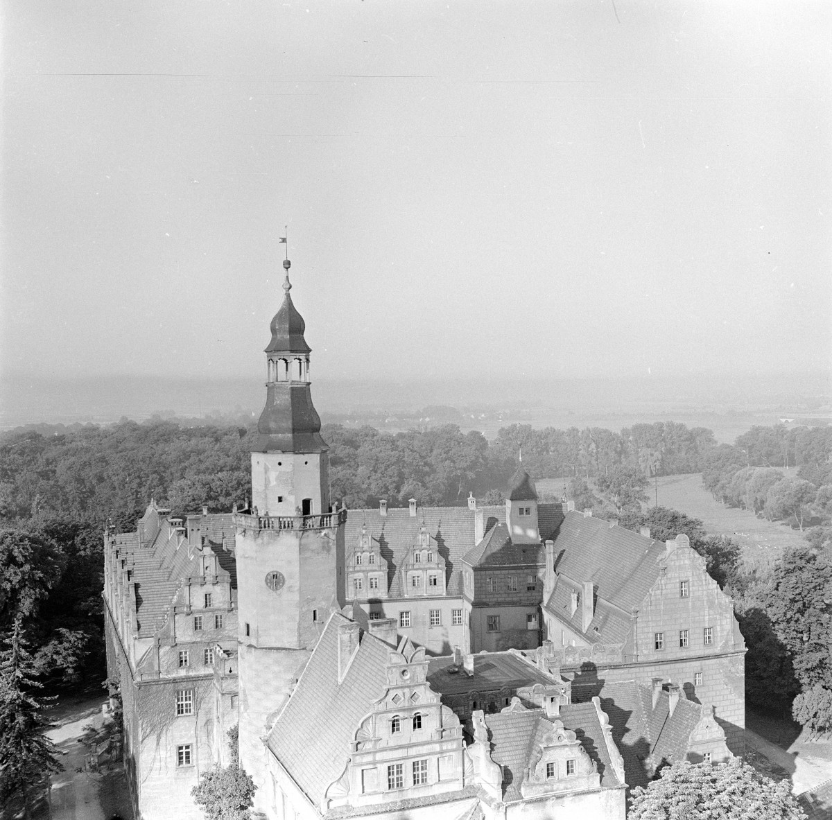 zamek Książąt Oleśnickich - widok ogólny, skan 1