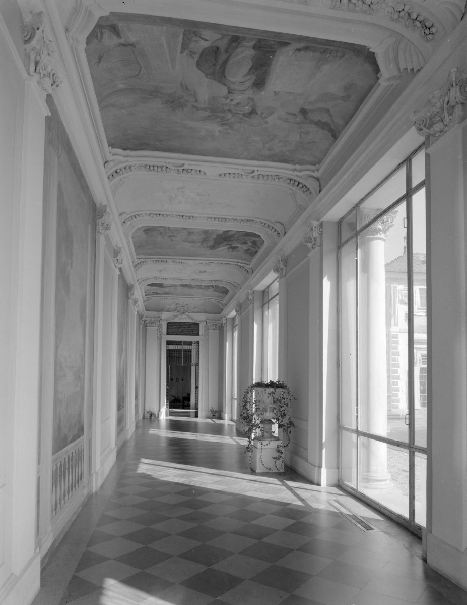 założenie pałacowo-ogrodowe - wnętrze: galeria otwarta, skan 1