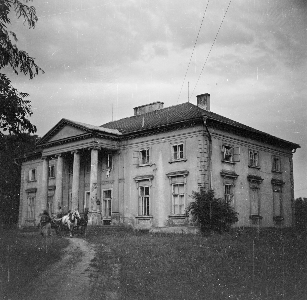 pałac Wodzickich - elewacja frontowa, skan 1