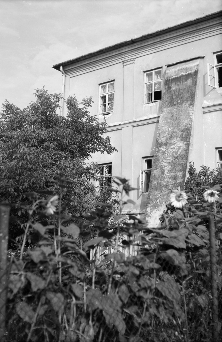 Dawne kolegium Jezuickie - fragment elewacji z widoczną przyporą., skan 1