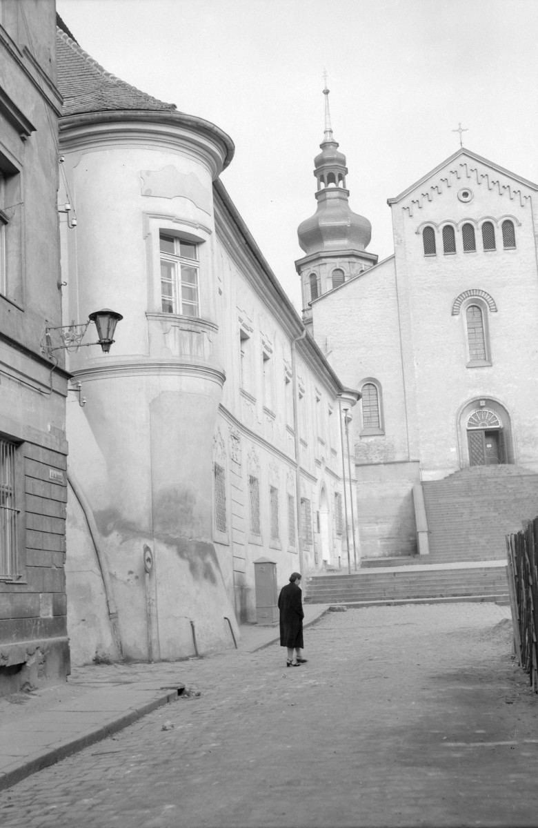 kolegium jezuickie, ob. Muzeum Śląska Opolskiego - elewacja wykusz, skan 1