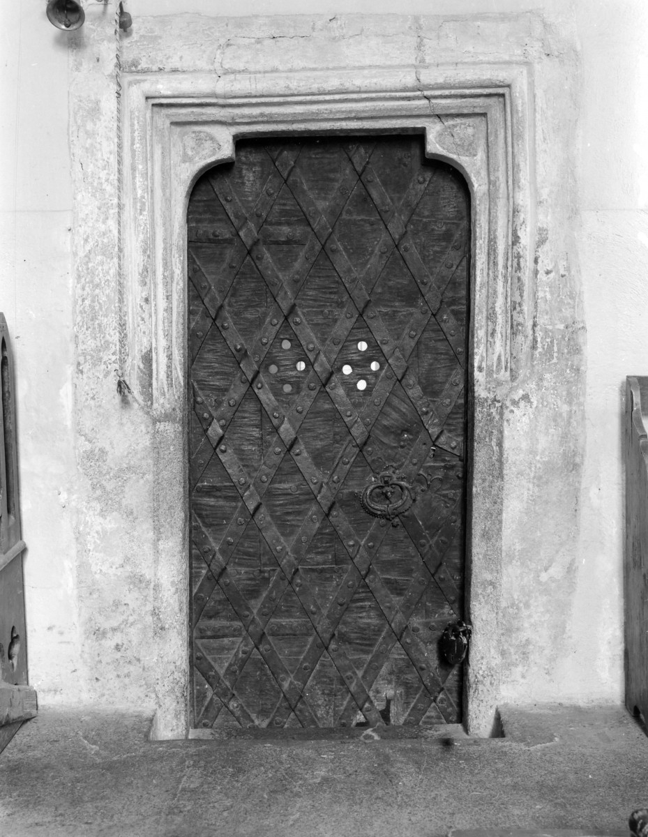 kościół św. Mikołaja - portal do zakrysti, skan 1
