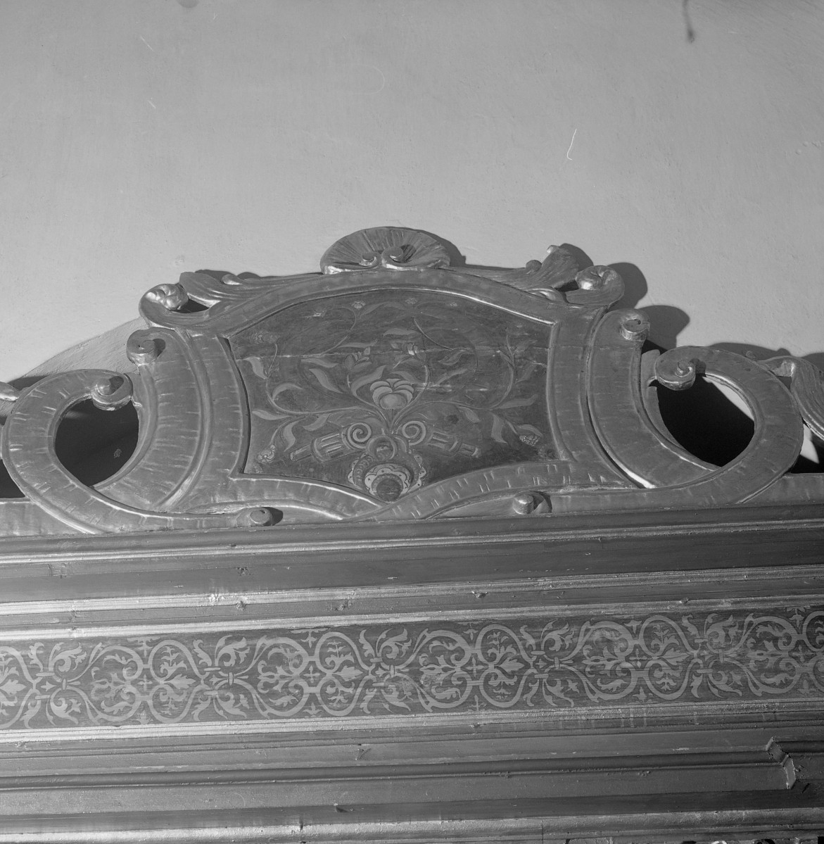 Kościół św. Jan Chrzciciela i św. Jana Ewangelisty - wnętrz: manierystyczne stalle, zwieńczenie., skan 1