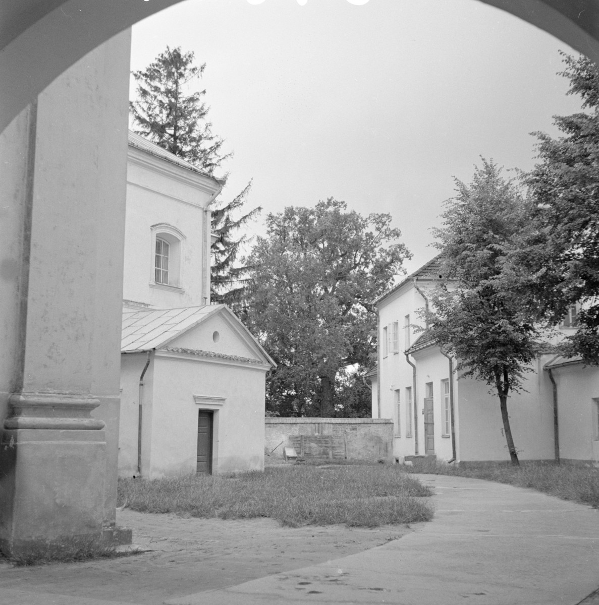 klasztor Ojców Paulinów - elewacja, skan 1