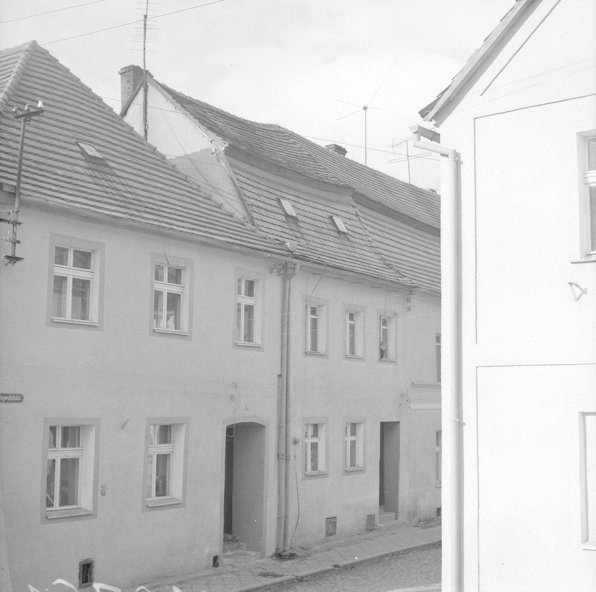 Zabudowa miejska. kamienica elewacja frontowa., skan 1