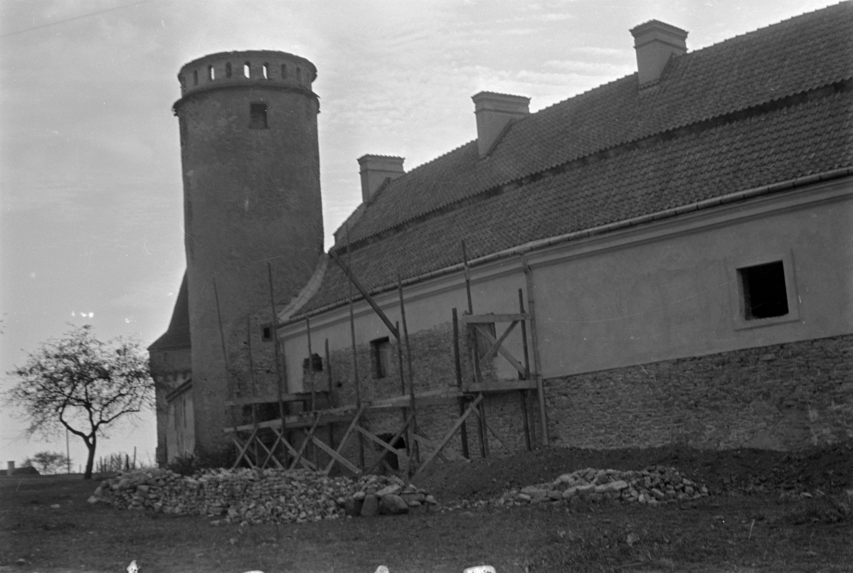 Opactwo Cystersów - elewacja z wieżą, Baszta Muzyczna, skan 1