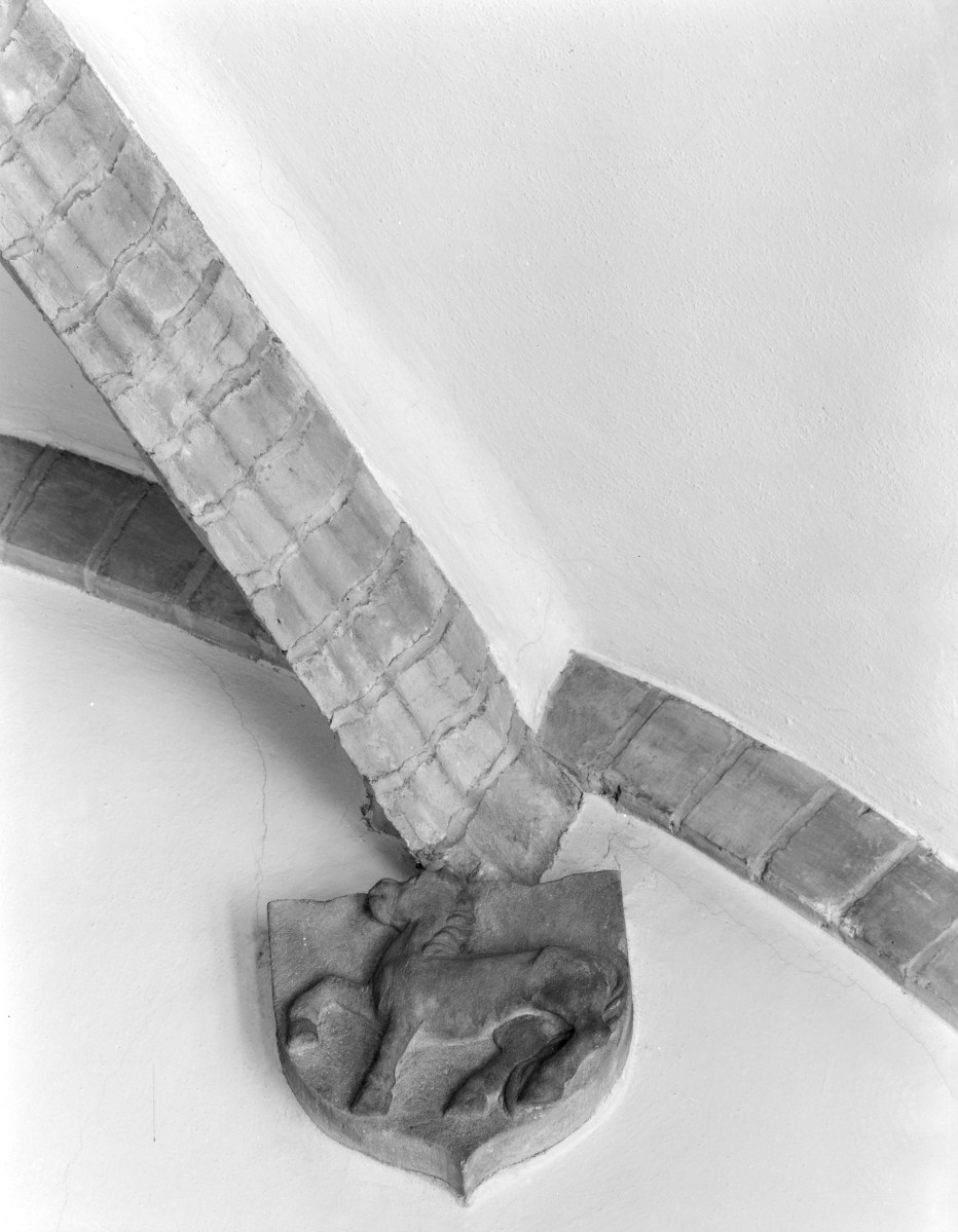 Stary Ratusz - wnętrze: zwornik z 2 połowy XV wieku. "Koń"., skan 1