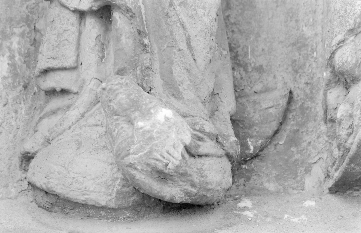 kościół pw. św. Mikołaja - elewacja zachodnia - tympanon - fragment, skan 1