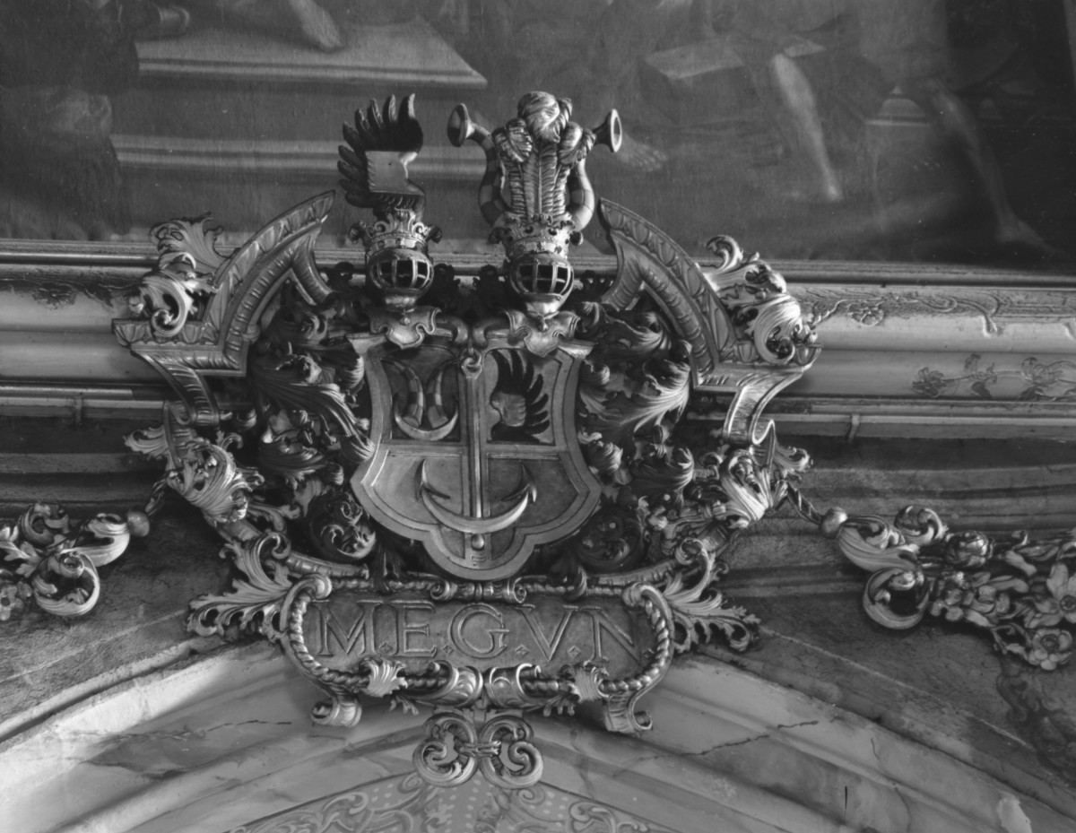 katedra św. Stanisława i św. Wacława - wnętrze, nawa główna - kartusz herbowy, skan 1