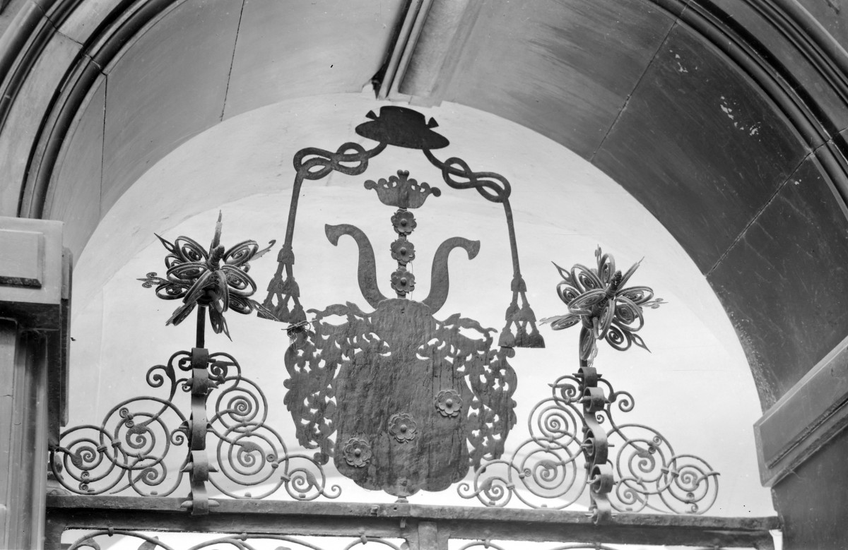 katedra - nawa płd. portal do kapitularza, zwieńczenie , skan 1