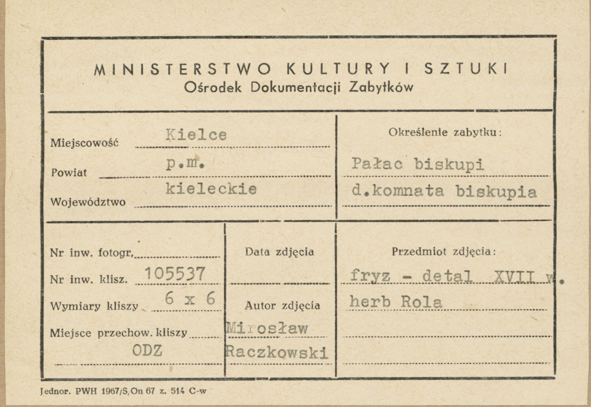Pałac biskupów - wnętrze, d. komnata biskupia, fragment malowidła na fryzie, herb Rola - metryczka, skan 1
