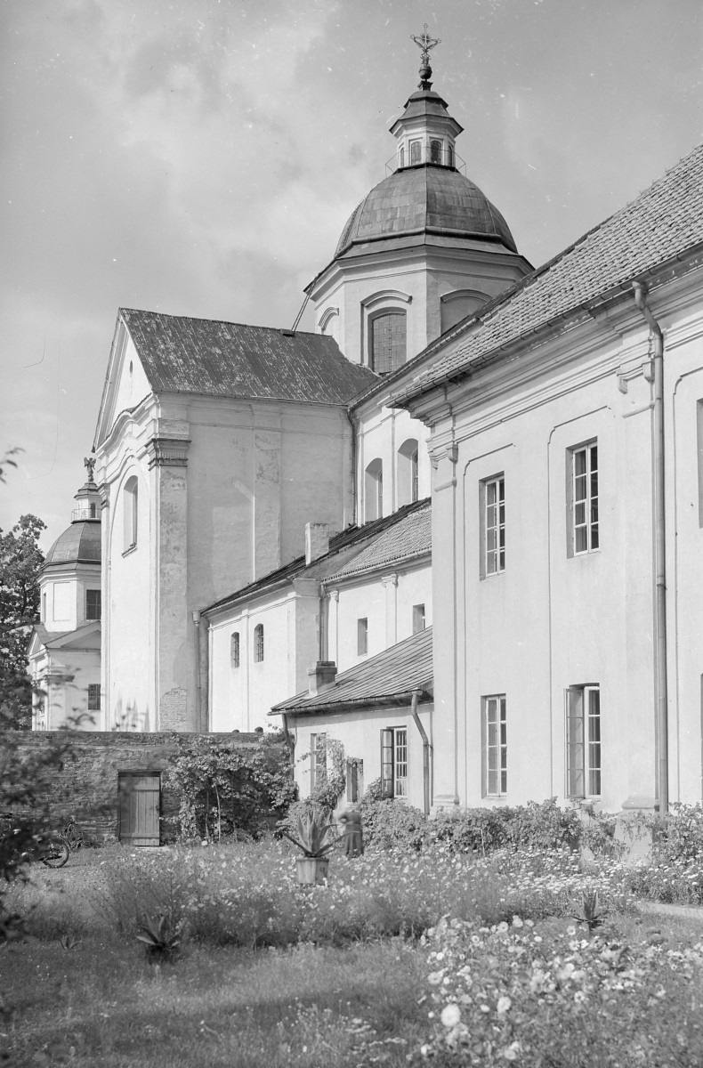 zespół klasztorny Filipinów - widok od północy, skan 1