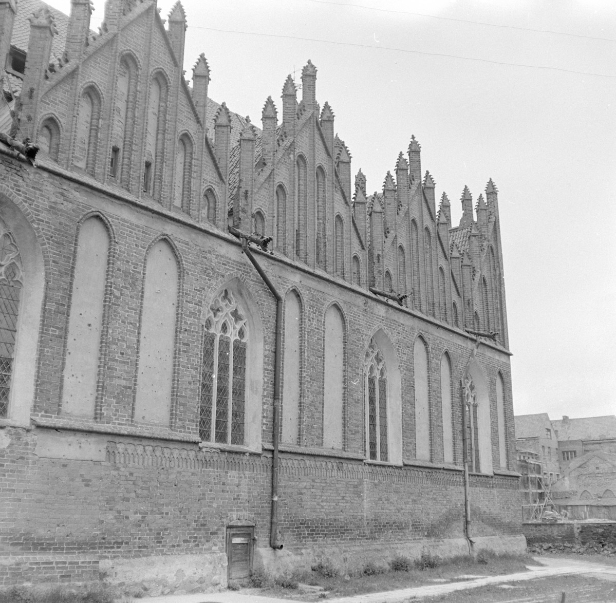 kościół pw. św. Jana Chrzciciela - elewacja południowa - fragment, skan 1