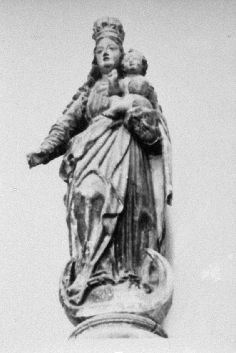 klasztor kartuzów /d. Dominikanów/ - kościół pw. Najświętszej Maryi Panny Bolesnej - rzeźba MB z Dzieciątkiem z XVII w, skan 1