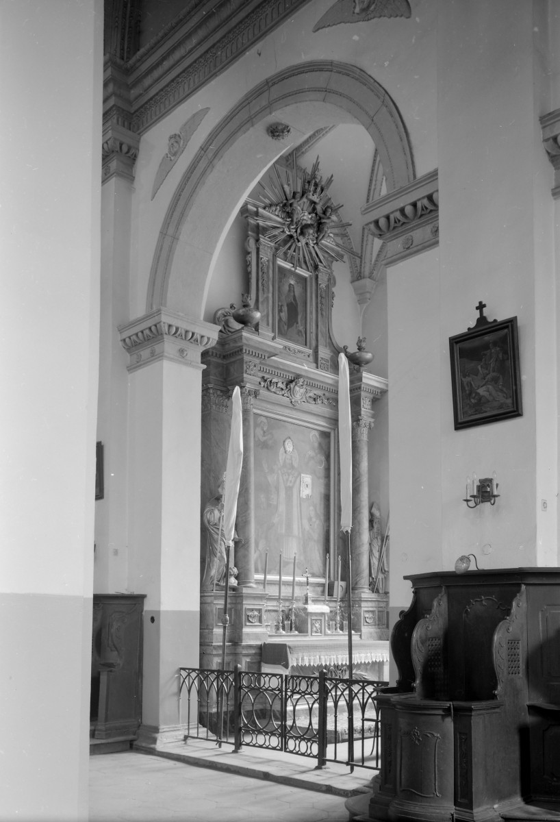 katedra Zmartwychwstania Pańskiego i św. Tomasza Apostoła - wnętrze: ołtarz boczny. kaplica Infułacka - obraz św. Mikołaja Biskupa, skan 1