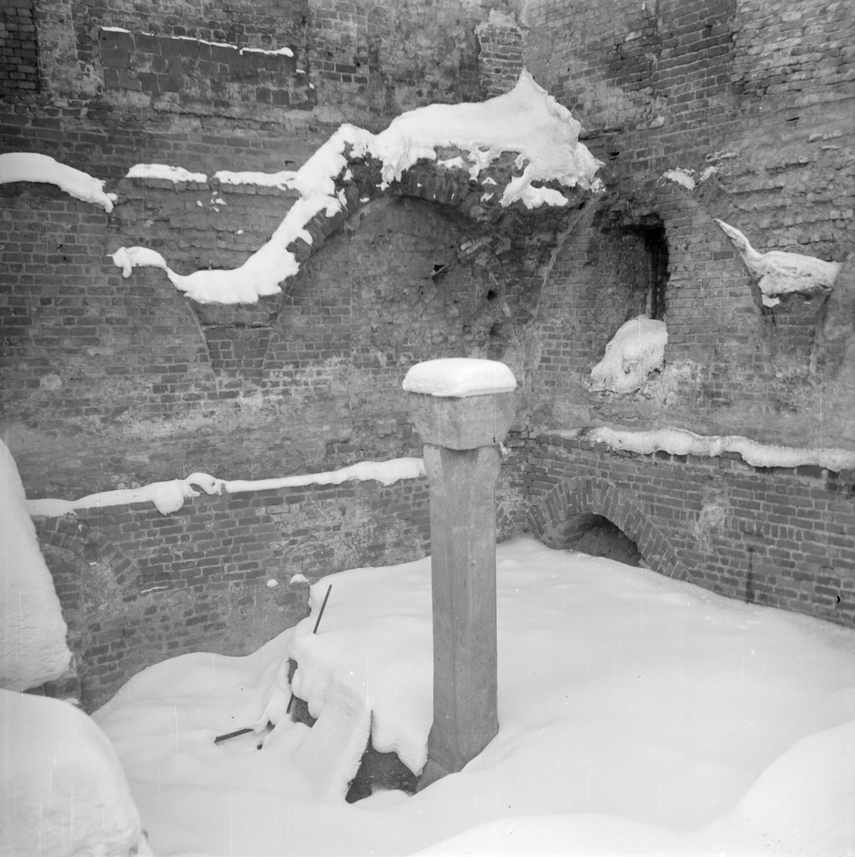 Papieski wydział teologiczny. Odkrywki archeologiczne w przyziemiu. Prace odkrywkowe., skan 1