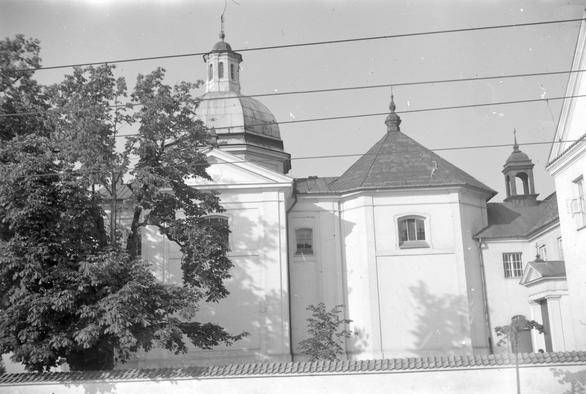 kościół pw. św. Antoniego z Padwy - elewacja boczna, skan 1