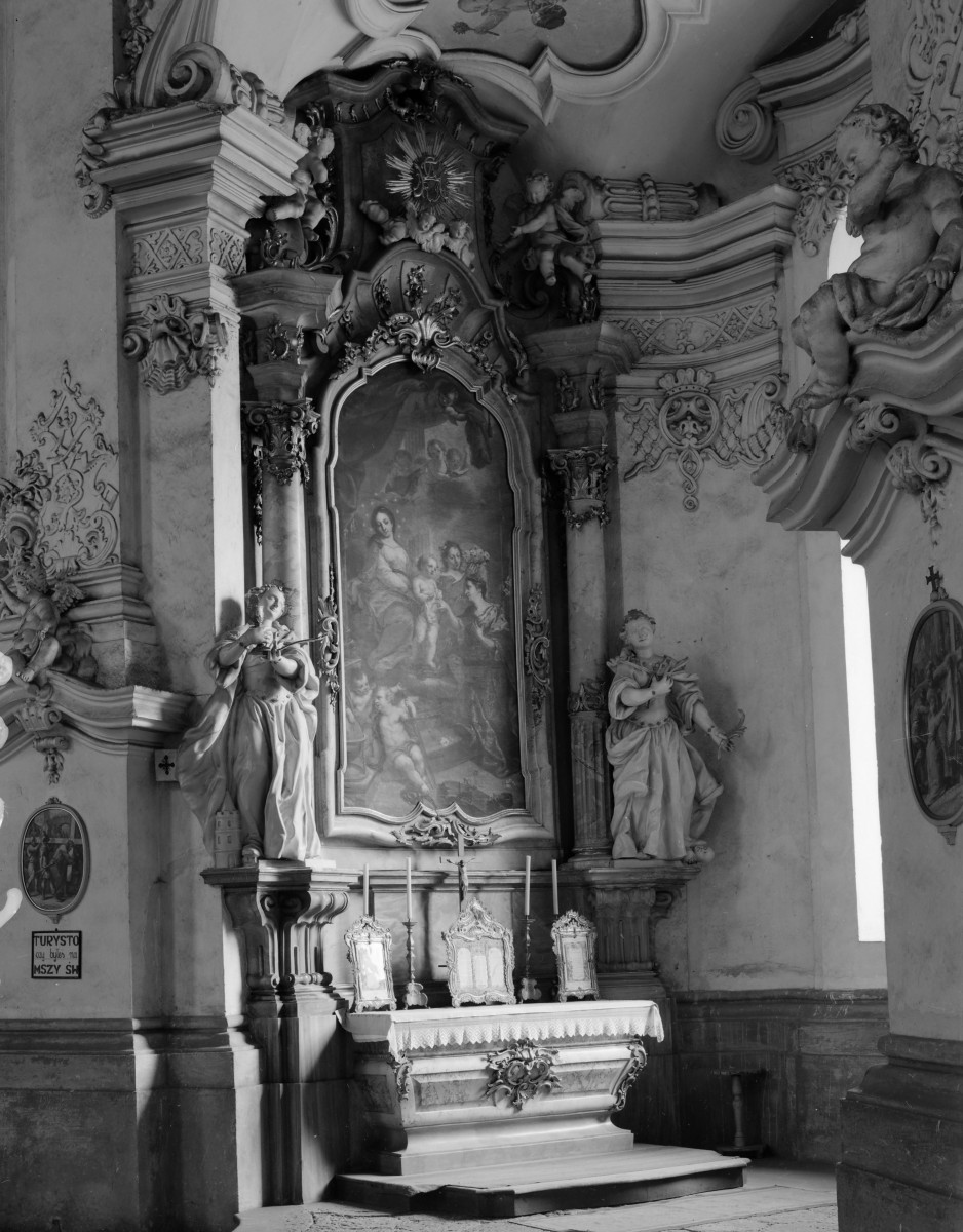 klasztor Benedyktynek - kościół pw. Wniebowzięcia Najświętszej Maryi Panny - wnętrze - nawa boczna / kaplica boczna - ołtarz boczny, skan 1