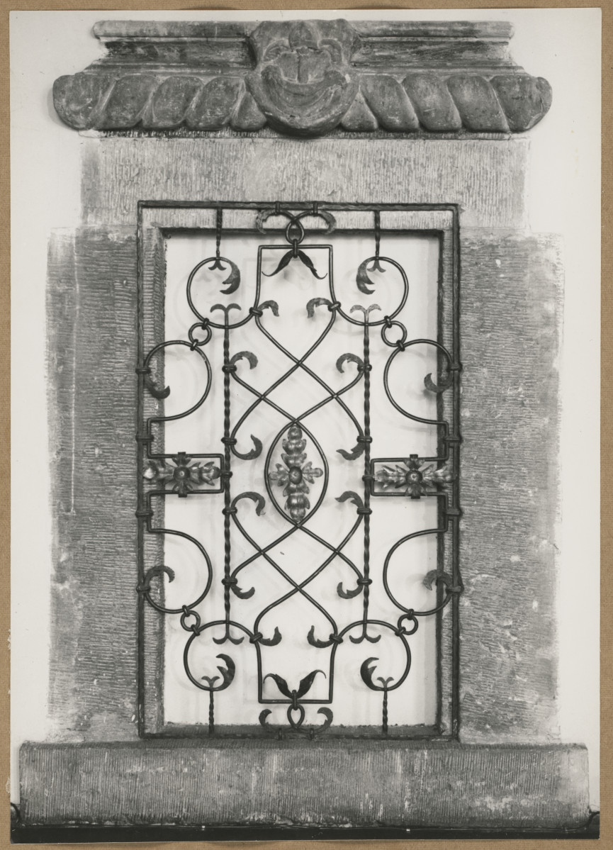 Pałac biskupów - wnętrze , I pokój senatorski , kominek, skan 1