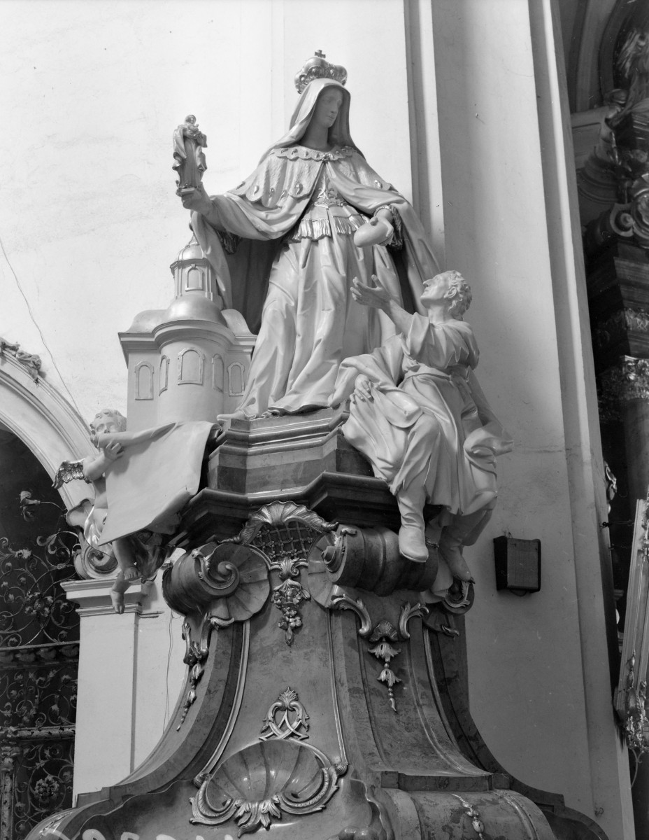 sanktuarium św. Jadwigi Śląskiej - kościół: barokowa figura św. Elżbiety znajdująca się pomiędzy prezbiterium a kaplicą św. Jana., skan 1