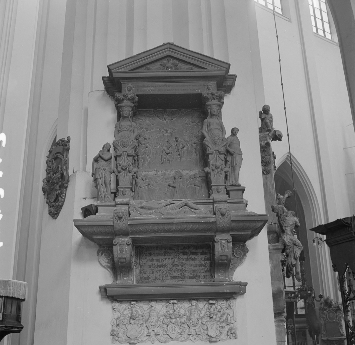 bazylika św. Elżbiety - epitafium Daniela Schillinga 1563 oraz jego dwóch żon Hedwig i Apollonii, skan 1