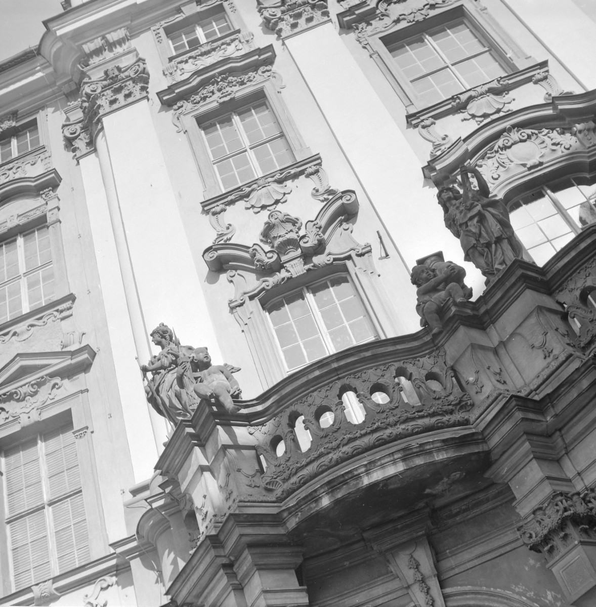 kolegium jezuickie, ob. Uniwersytet Wrocławski - elewacja frontowa, fragment - okna, skan 1