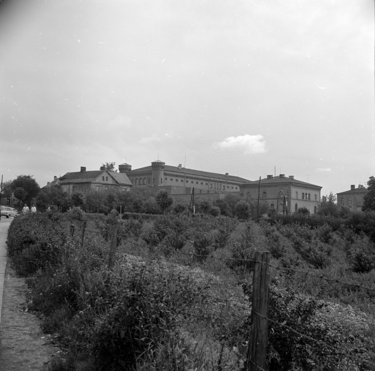zakład karny - widok ogólny, skan 1