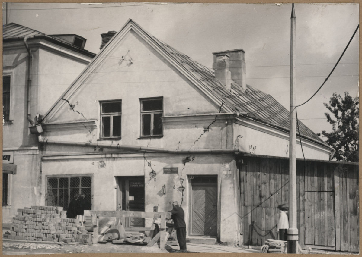 Rynek - kamienica nr 24, widok ogólny, skan 1