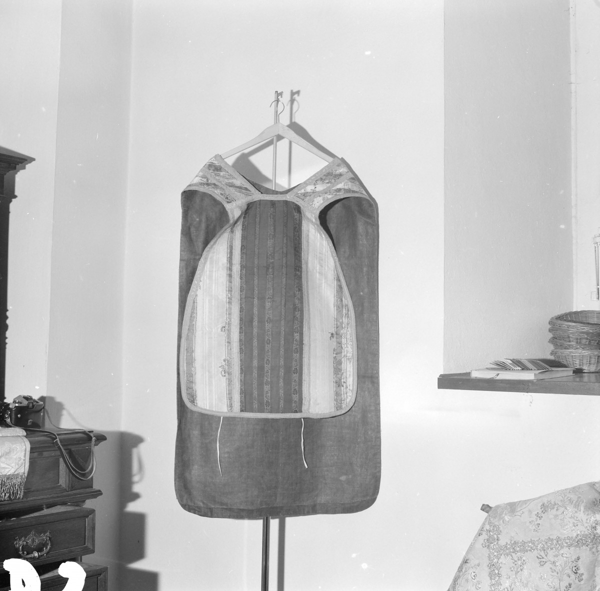 Kościół św. Karola Boromeusza - ornat. Francja ok. 1720 -25 rok. Całość, przód., skan 1