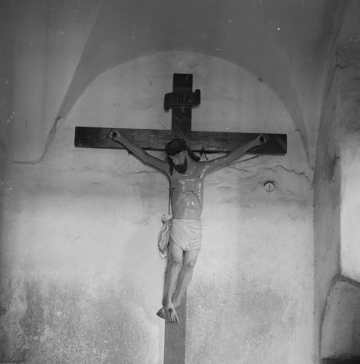 kościół bernardynów pw. św. Antoniego - krużganek, krucyfiks, skan 1
